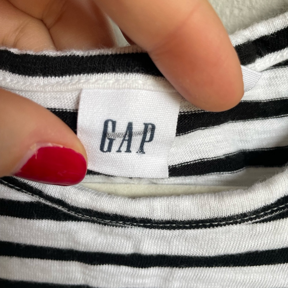 Used once! Black & White GAP (M) T-shirt Dress!!